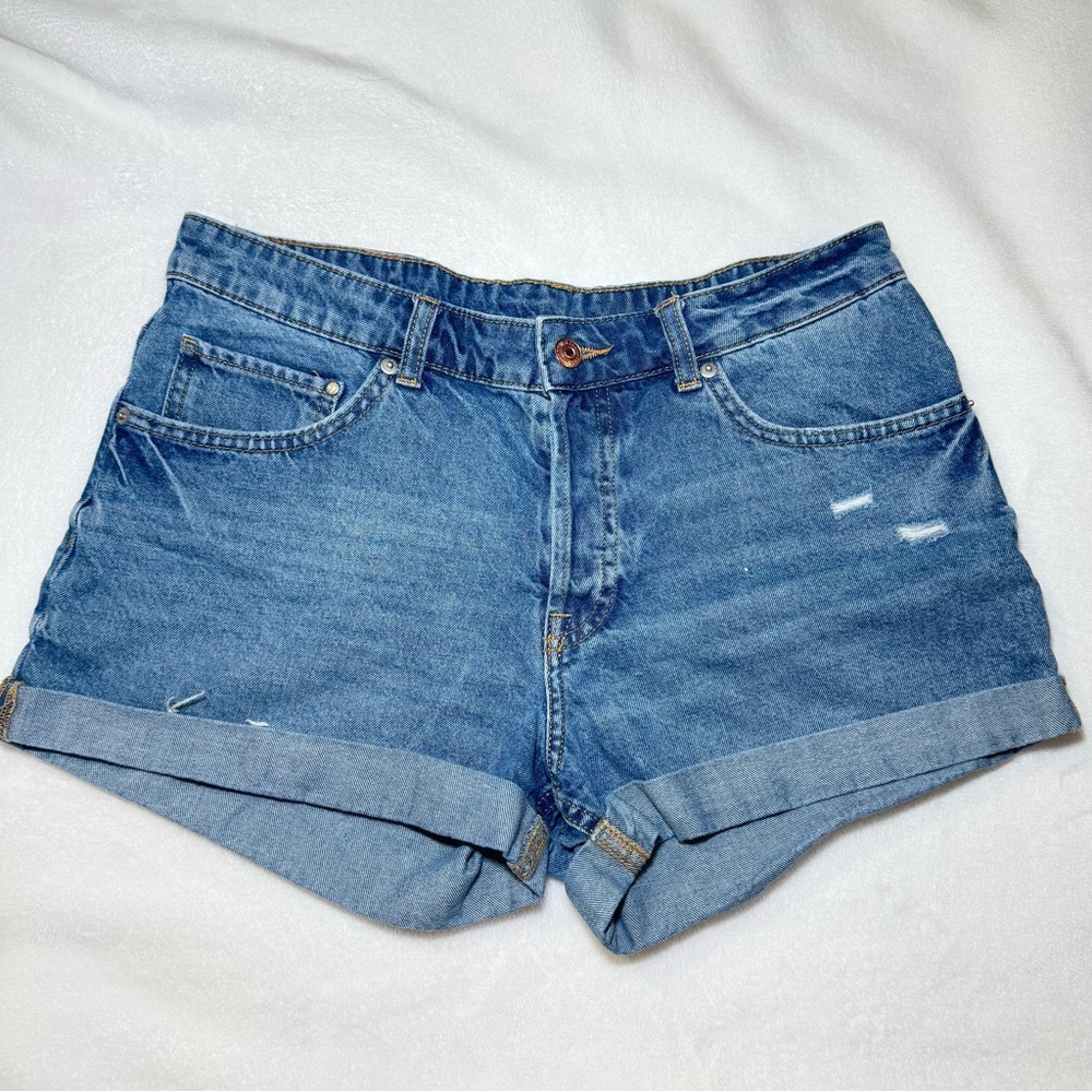 H&M &Denim Light Wash Blue Denim Women's Shorts - Size: 6